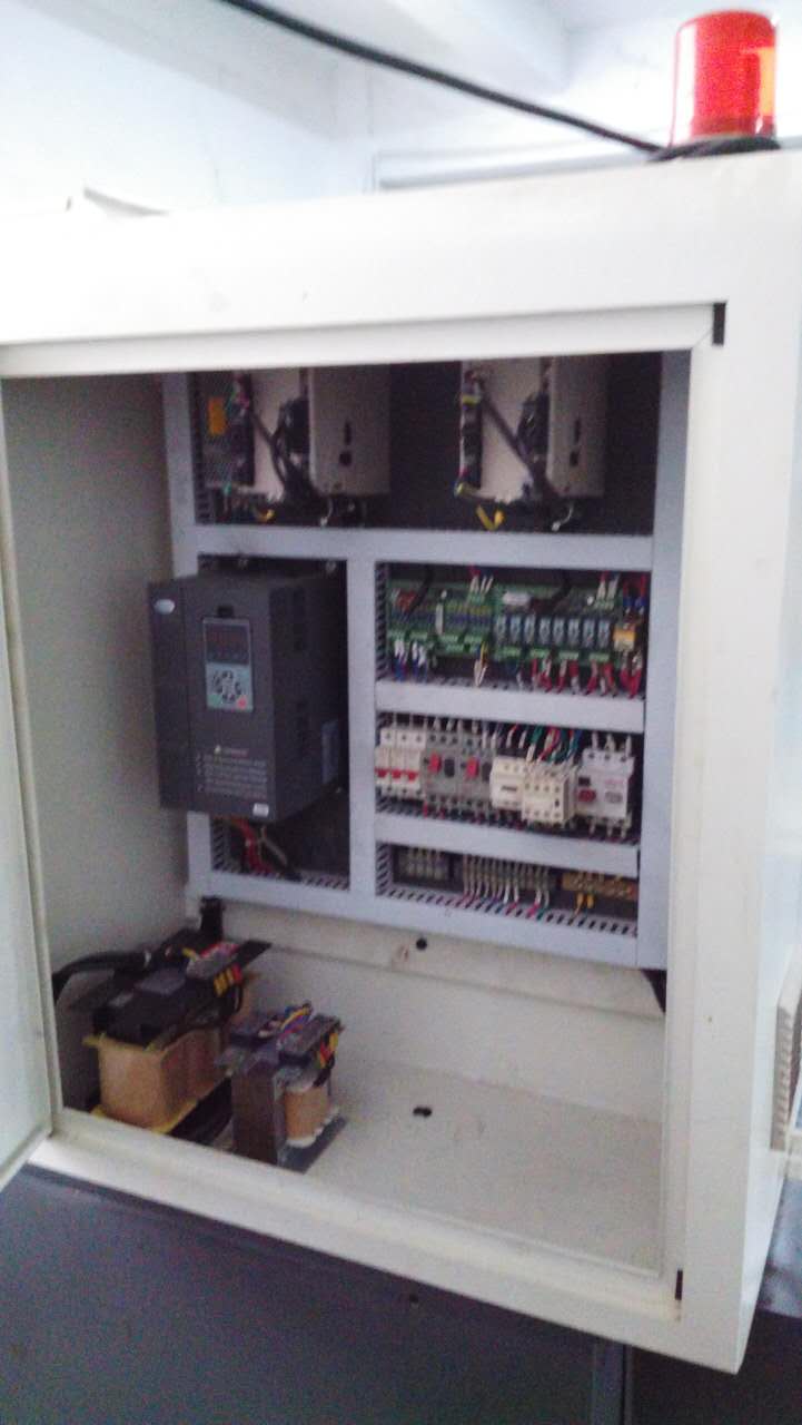 凱恩利數(shù)控車(chē)床機(jī)電器部分