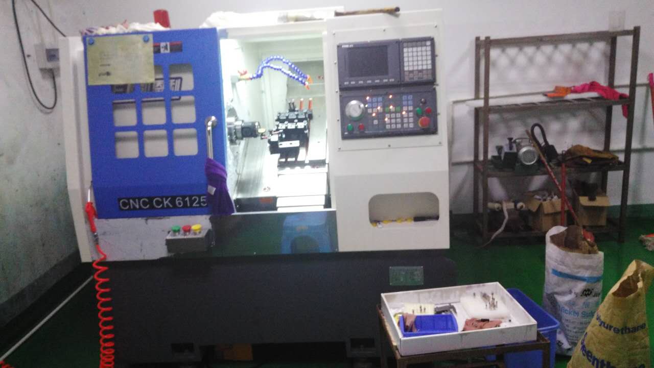 凱恩利25排刀機(jī)CNC數(shù)控車床(現(xiàn)場圖片）