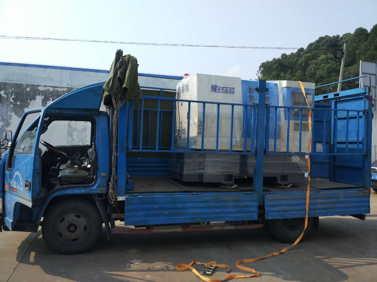 凱恩利裝車完畢，準備出發(fā)