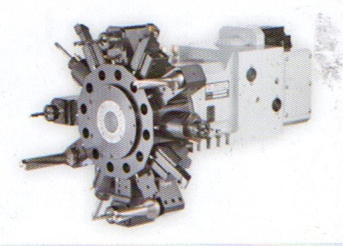 采用臺(tái)灣六鑫八工位液壓旋轉(zhuǎn)刀塔，定位精度高、故障率低、換刀快，就近換刀。